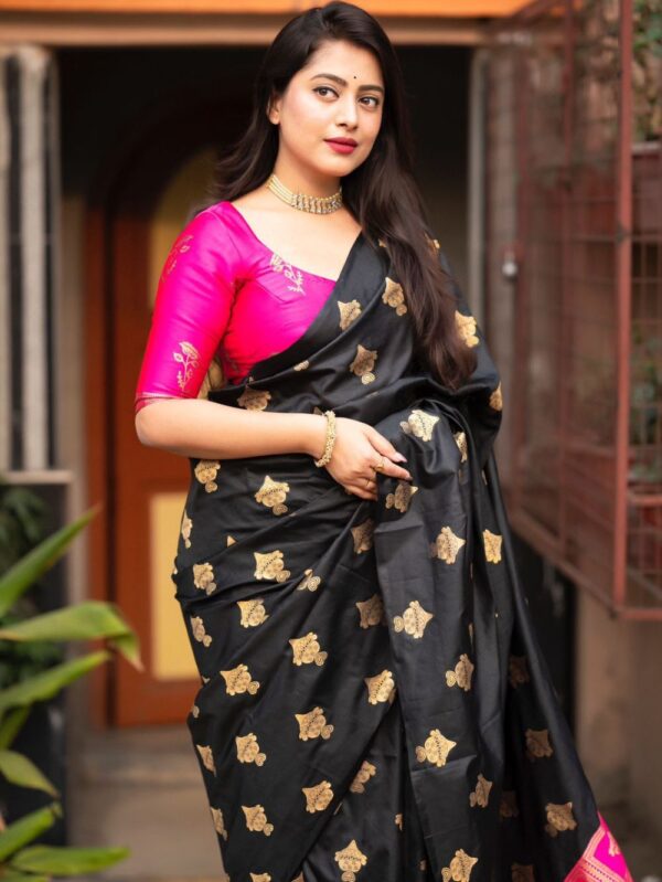 Black Soft Silk Saree Majenta Pallu - Blue Dhaara